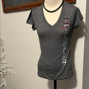 Gray V-Neck Graphic Women's Top (Gamecocks-Univ of SC)